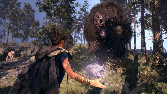 Fighting a bear-like monster in Forspoken.